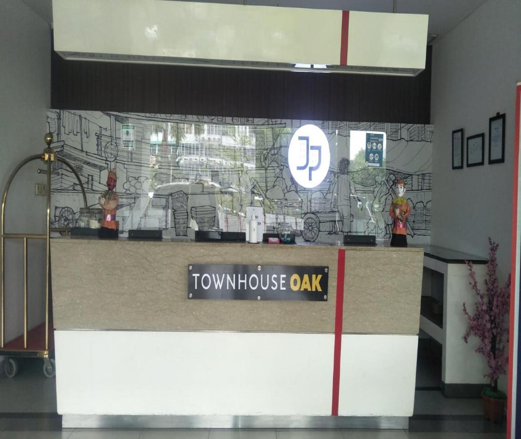 Townhouse Oak Jp Hotel Jakarta Exterior foto