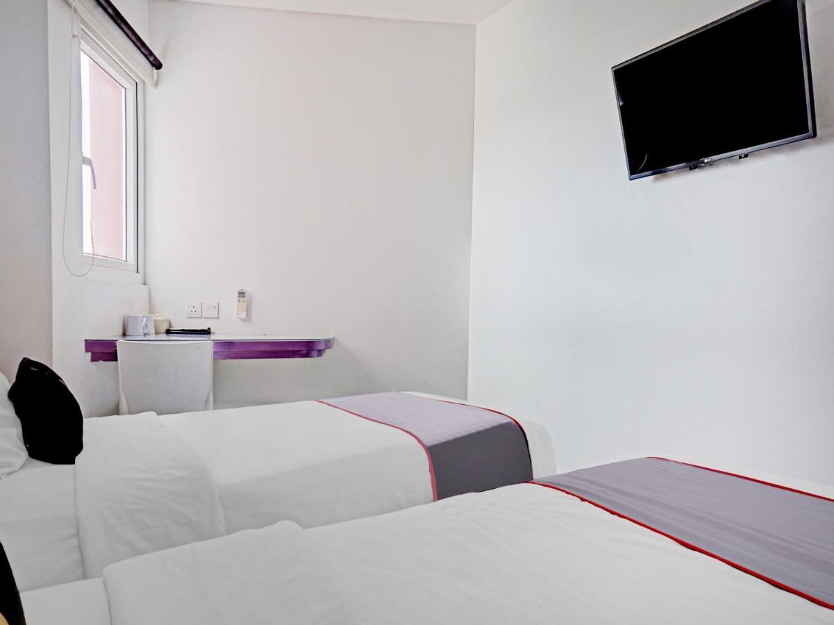 Townhouse Oak Jp Hotel Jakarta Exterior foto