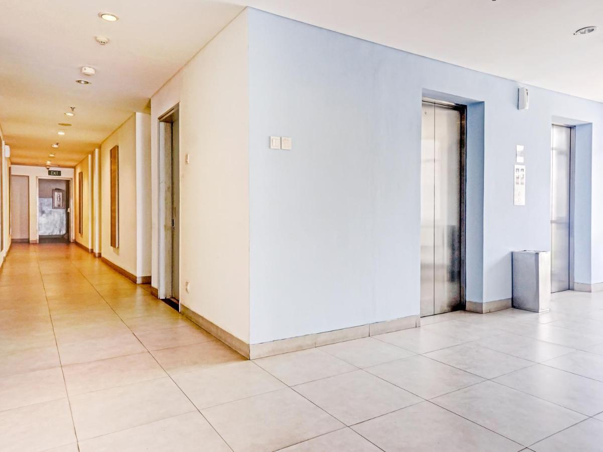 Townhouse Oak Jp Hotel Jakarta Exterior foto