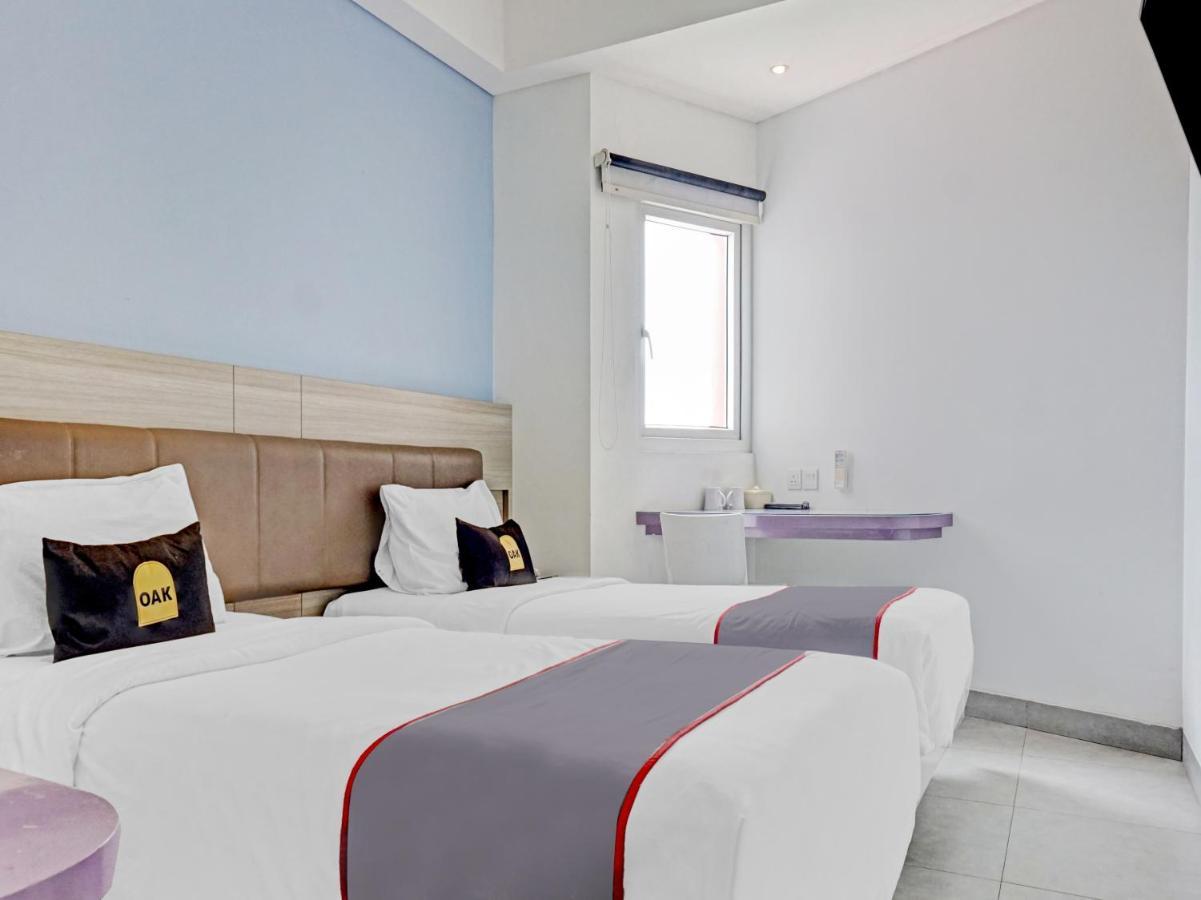 Townhouse Oak Jp Hotel Jakarta Exterior foto