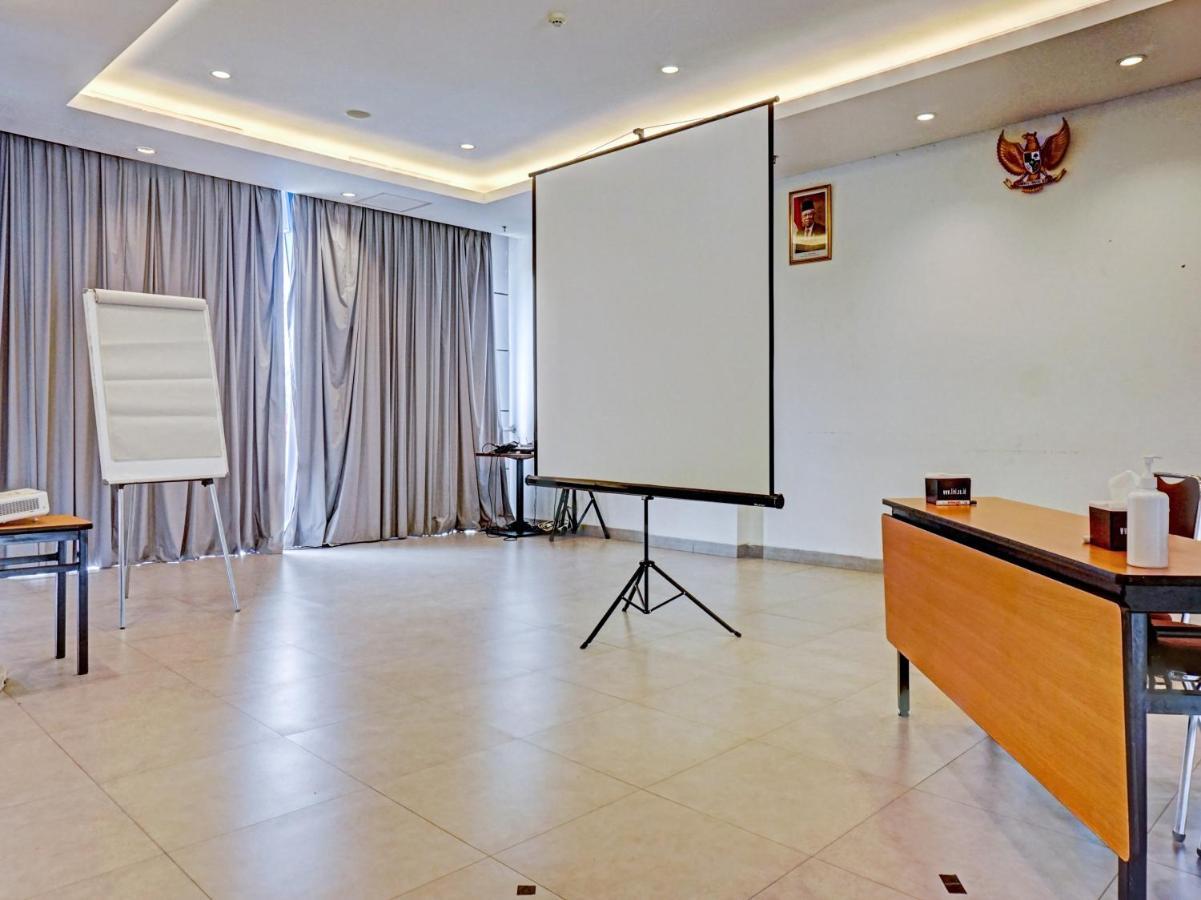Townhouse Oak Jp Hotel Jakarta Exterior foto
