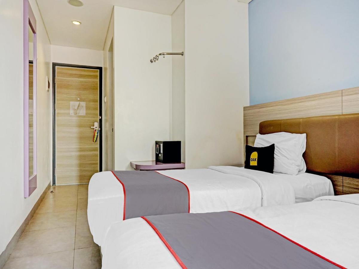 Townhouse Oak Jp Hotel Jakarta Exterior foto